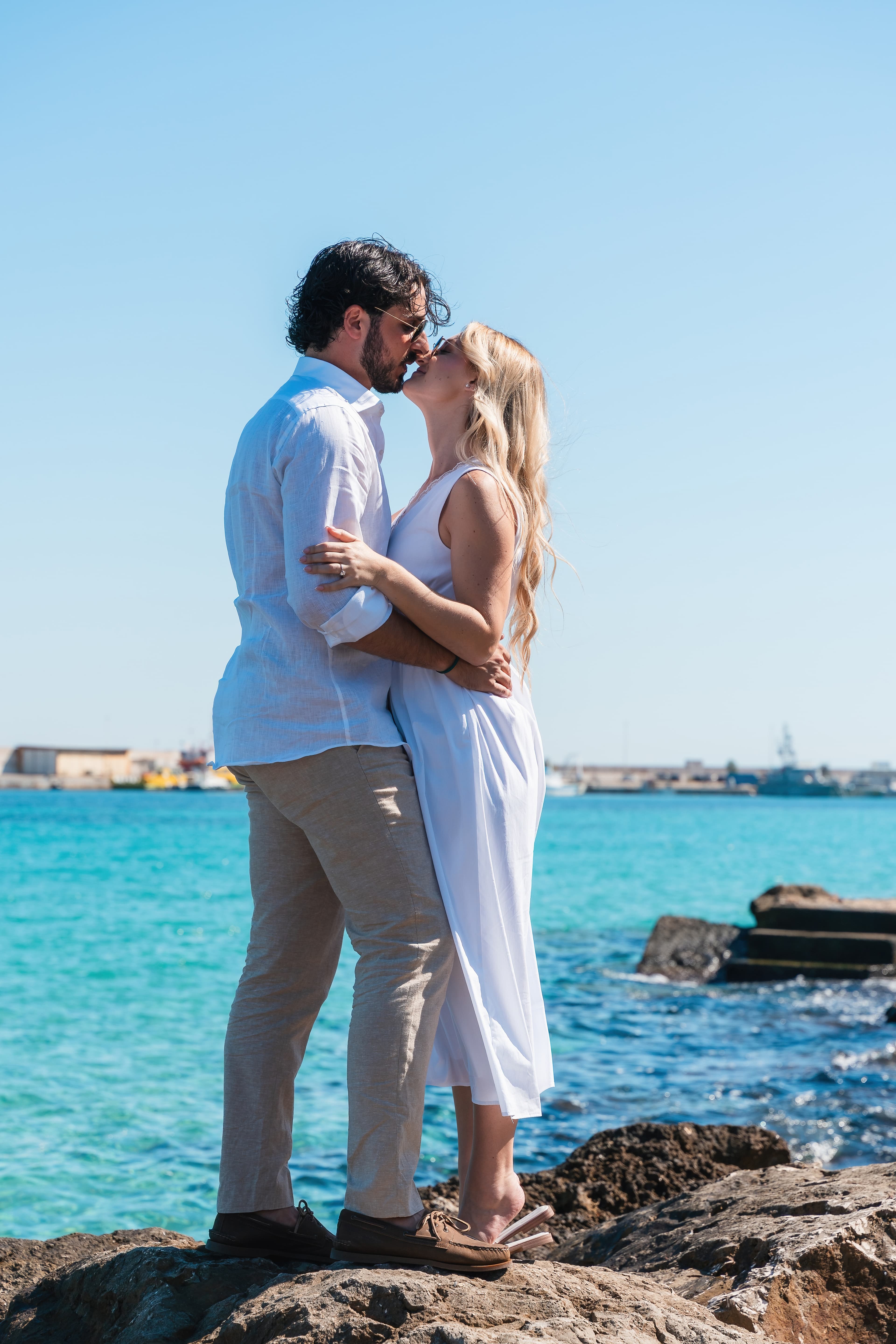 A kiss by the water